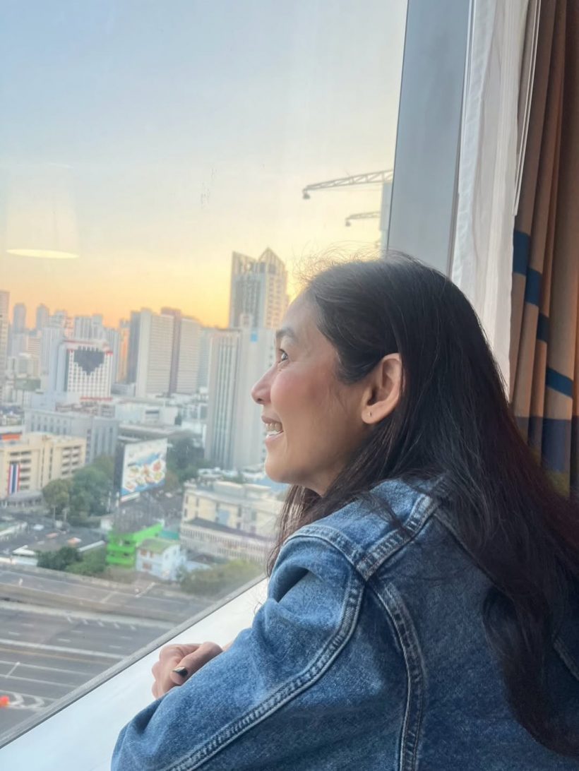 เกิดอะไรขึ้น อุ้ม สิริยากร เผยสาเหตุบินด่วนกลับไทย