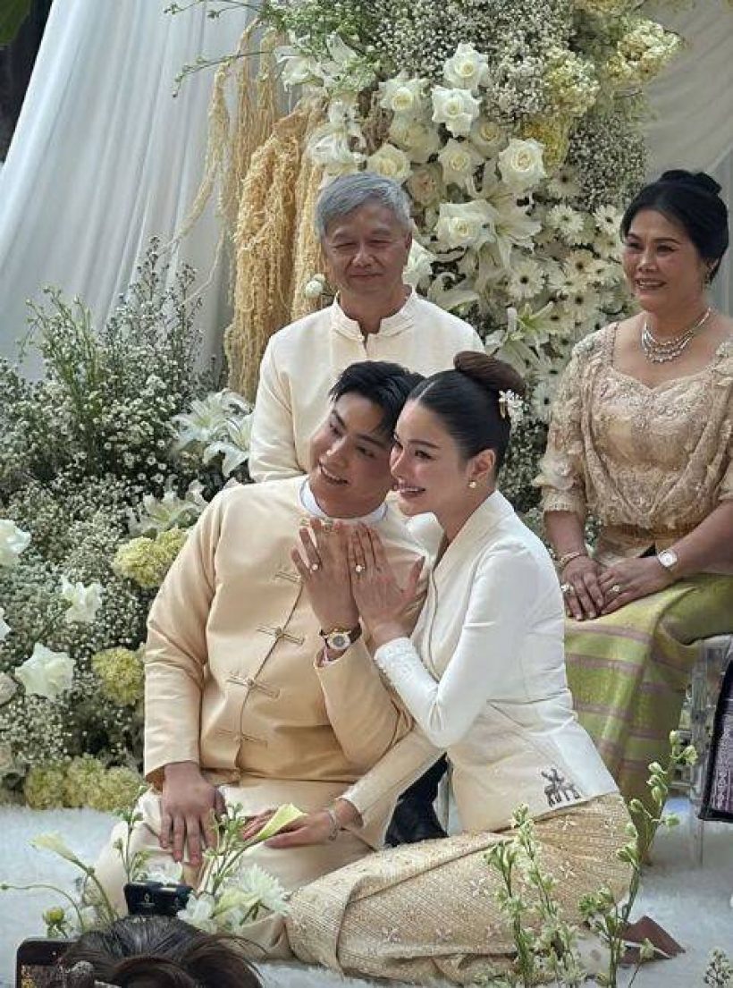 ซูมลุคเจ้าสาว! กวาง วรรณปิยะ สวมชุดล้านนาหมั้น สวยสง่าจนตะลึง