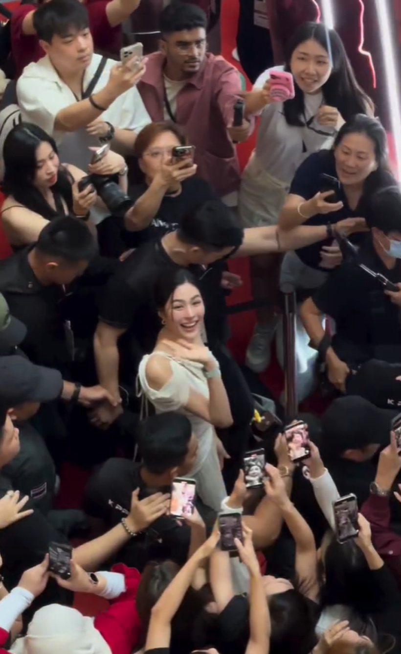 ดาราสาวไทยปังสร้างเรื่อง โผล่อีเวนท์ที่มาเล ทำห้างเเตก!