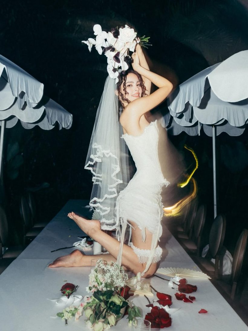 ชาวเน็ตเข้าไม่ถึง ชุดปาร์ตี้สละโสด ญาญ่า ทำไมโดนวิจารณ์!