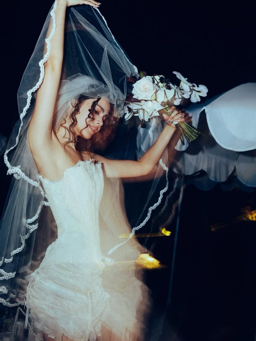 ชาวเน็ตเข้าไม่ถึง ชุดปาร์ตี้สละโสด ญาญ่า ทำไมโดนวิจารณ์!