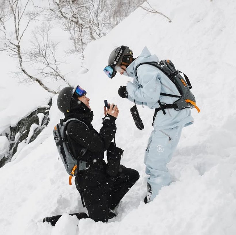 สละโสดอีกราย! ดาราสาว ถูกเซอร์ไพรส์ขอแต่งกลางหิมะ