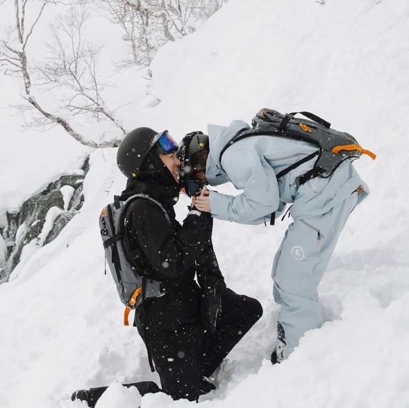 สละโสดอีกราย! ดาราสาว ถูกเซอร์ไพรส์ขอแต่งกลางหิมะ