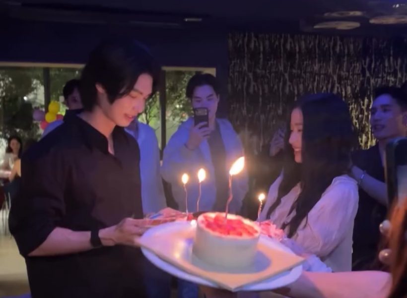 โซเชียลแตก! วินเมธวิน ยิ้มแก้มปริ นางเอกดัง หอบเค้กเบิร์ดเดย์ถึงที่