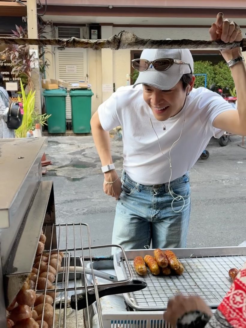 ใครเห็นก็เหลียวมอง! พระเอกดัง โผล่กินอาหารริมทางชิลๆ