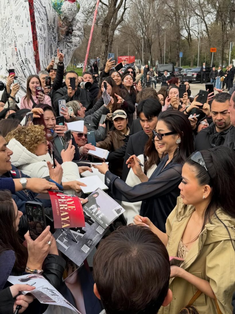 โอ้โห! สาวไทยคนนี้บุกเเฟชั่นวีค ความปังทำหน้างานเเทบเเตก!