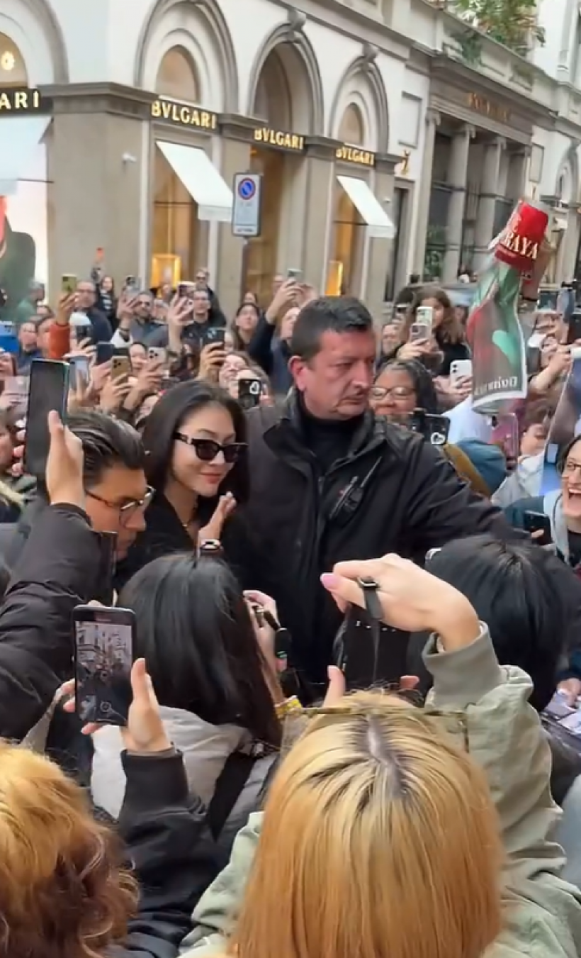 โอ้โห! สาวไทยคนนี้บุกเเฟชั่นวีค ความปังทำหน้างานเเทบเเตก!