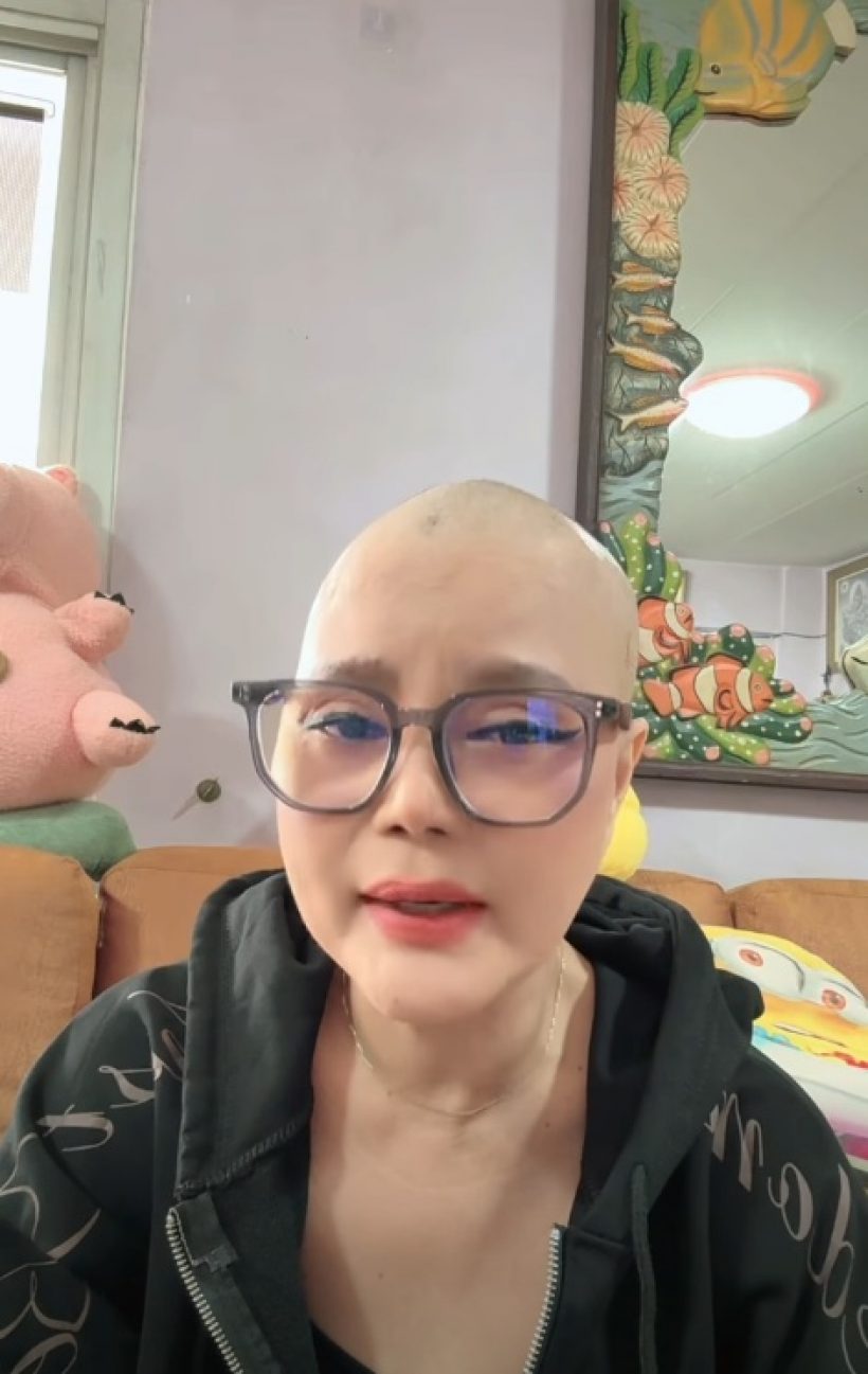 นักร้องสาวดัง ไม่ได้บวชชี ที่แท้โกนหัวเพราะเป็นมะเร็ง