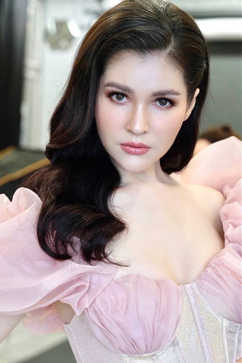แอนนี่ บรู๊ค โชว์แกะปลากระป๋อง เจอสิ่งชวนสงสัยยกแพ็ค