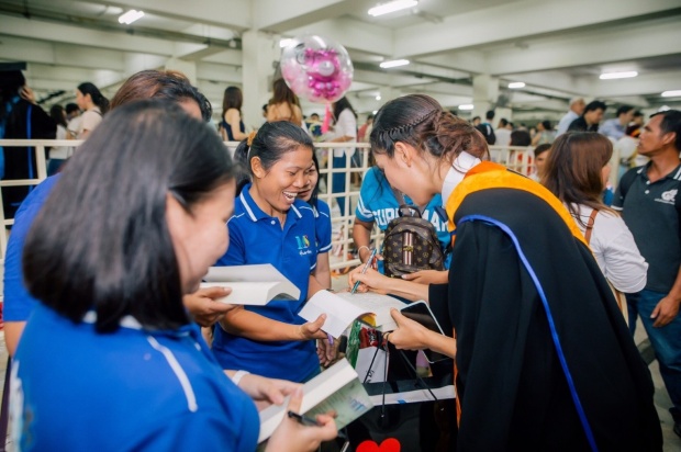  “เซฟ-เซฟฟานี่” ดาราดัง-รุ่นพี่มิสทีน ไทยแลนด์  สุดภูมิใจหลังคว้าปริญญาได้สำเร็จ 