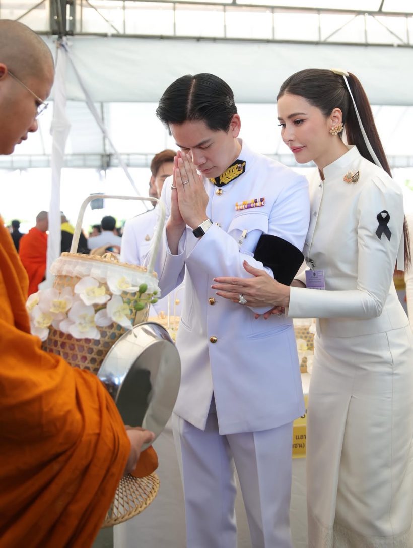 นางเอกดังควงสามีทำบุญใหญ่ ออร่าจับดูก็รู้ว่ามาจากตระกูลผู้ดี