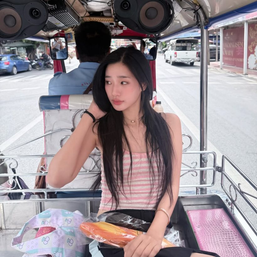 ต้านกระแสไม่ไหว! นางเอกดัง นั่งตุ๊กตุ๊กตะลุยซื้อสกุชชี่