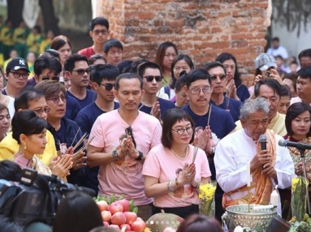 หลายคนอาจยังไม่รู้!! หนึ่งในคนสำคัญ ละครดัง “บุพเพสันนิวาส” ชีวิตจริงมีเชื้อสายเจ้าแท้ๆ!?