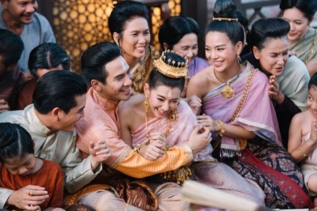 ปรบมือรัว! ความเก็บรายละเอียดของ บุพเพสันนิวาส ทุกฉากล้วนสอกคล้องกันมาตลอด ขนลุกแล้วขนลุกอีก!