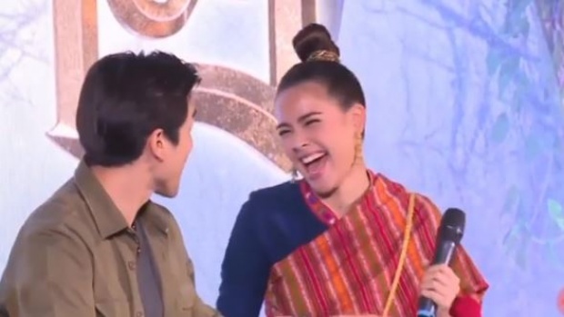 มีครูสอนดี!! เผยวินาที “ญาญ่า” เว้าอีสาน กลางงานแถลงข่าวภาพยนตร์ นาคี 2 น่าฮักแท้!! (มีคลิป)