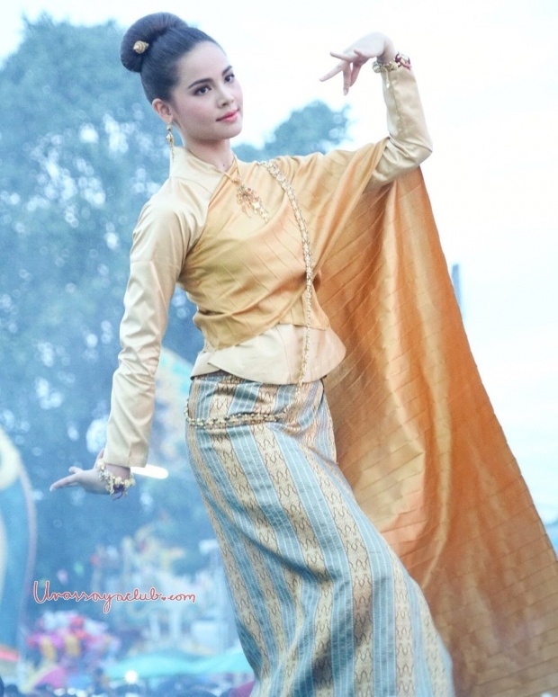 ชมลีลา ญาญ่า อุรัสยา รำบูชาพญานาค คนหนองคายแห่ดูมืดฟ้ามัวดิน!!(คลิป)