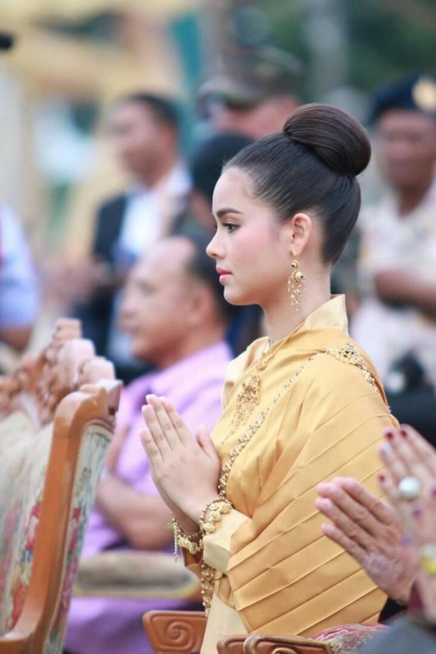 ชมลีลา ญาญ่า อุรัสยา รำบูชาพญานาค คนหนองคายแห่ดูมืดฟ้ามัวดิน!!(คลิป)