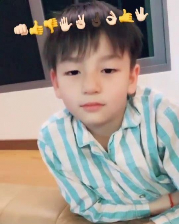 ส่อง น้องชิโน่ ลูกชายคนโต เเม่พลอย ชิดจันทร์ หล่อน่ารักขโมยหัวใจพี่ๆ