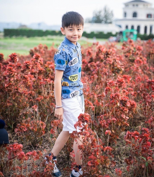 ส่อง น้องชิโน่ ลูกชายคนโต เเม่พลอย ชิดจันทร์ หล่อน่ารักขโมยหัวใจพี่ๆ