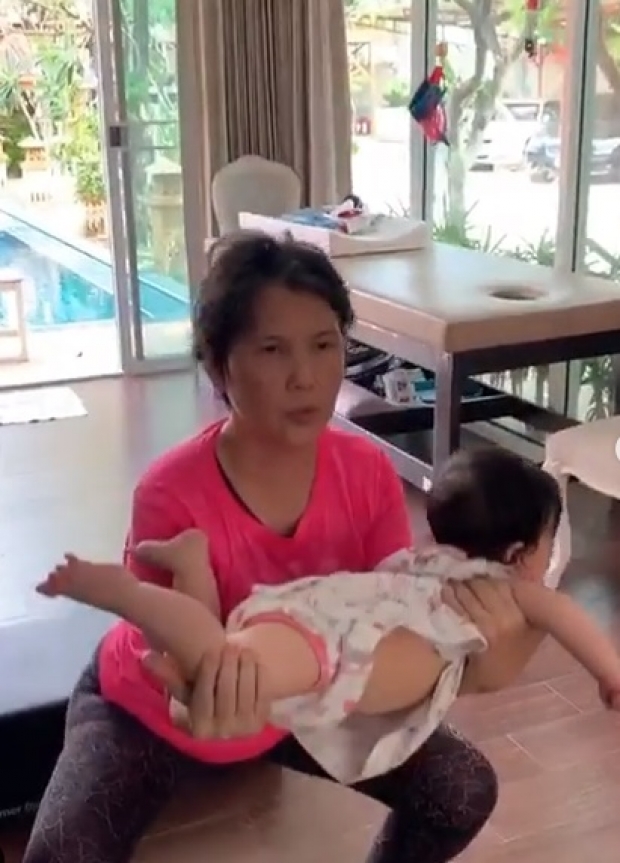 ‘ลิเดีย’ เผยคลิป น้องเดมี่เป็นดัมเบล ให้ตา-ยายออกกำลังกาย