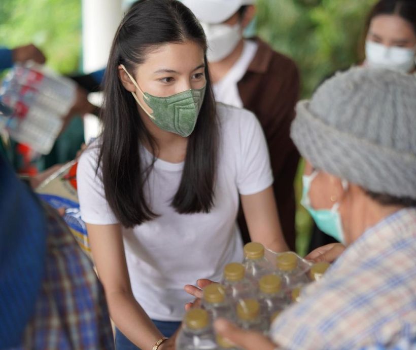 ไม่ให้รักได้ไง! นางเอกดังช่อง7 ลงพื้นที่ด้วยตัวเองช่วยน้ำท่วมอยุธยา