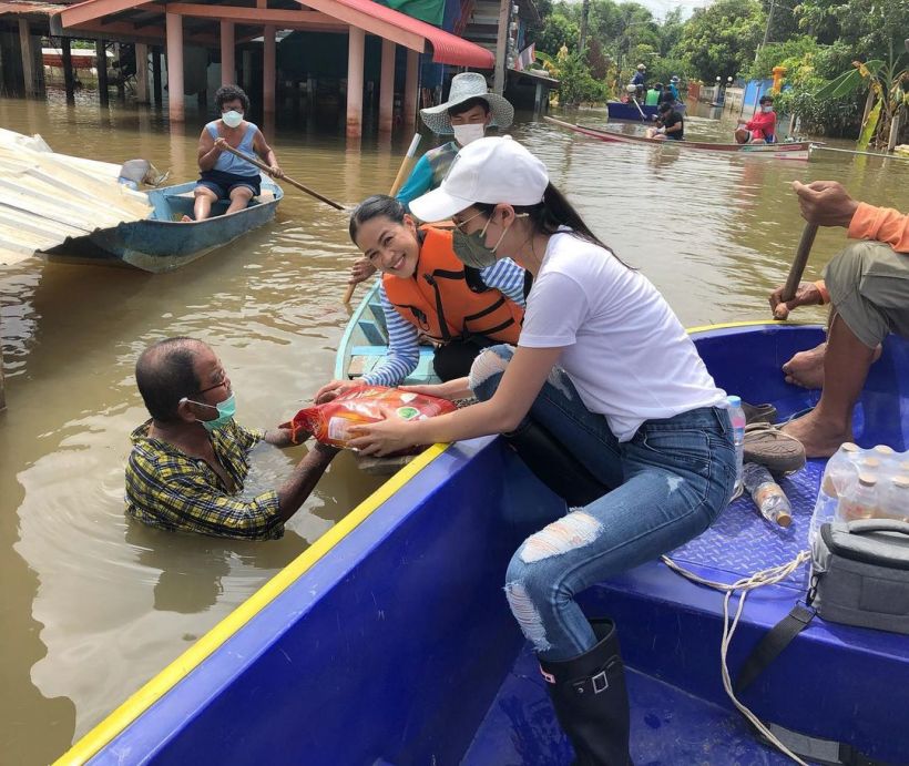 ไม่ให้รักได้ไง! นางเอกดังช่อง7 ลงพื้นที่ด้วยตัวเองช่วยน้ำท่วมอยุธยา