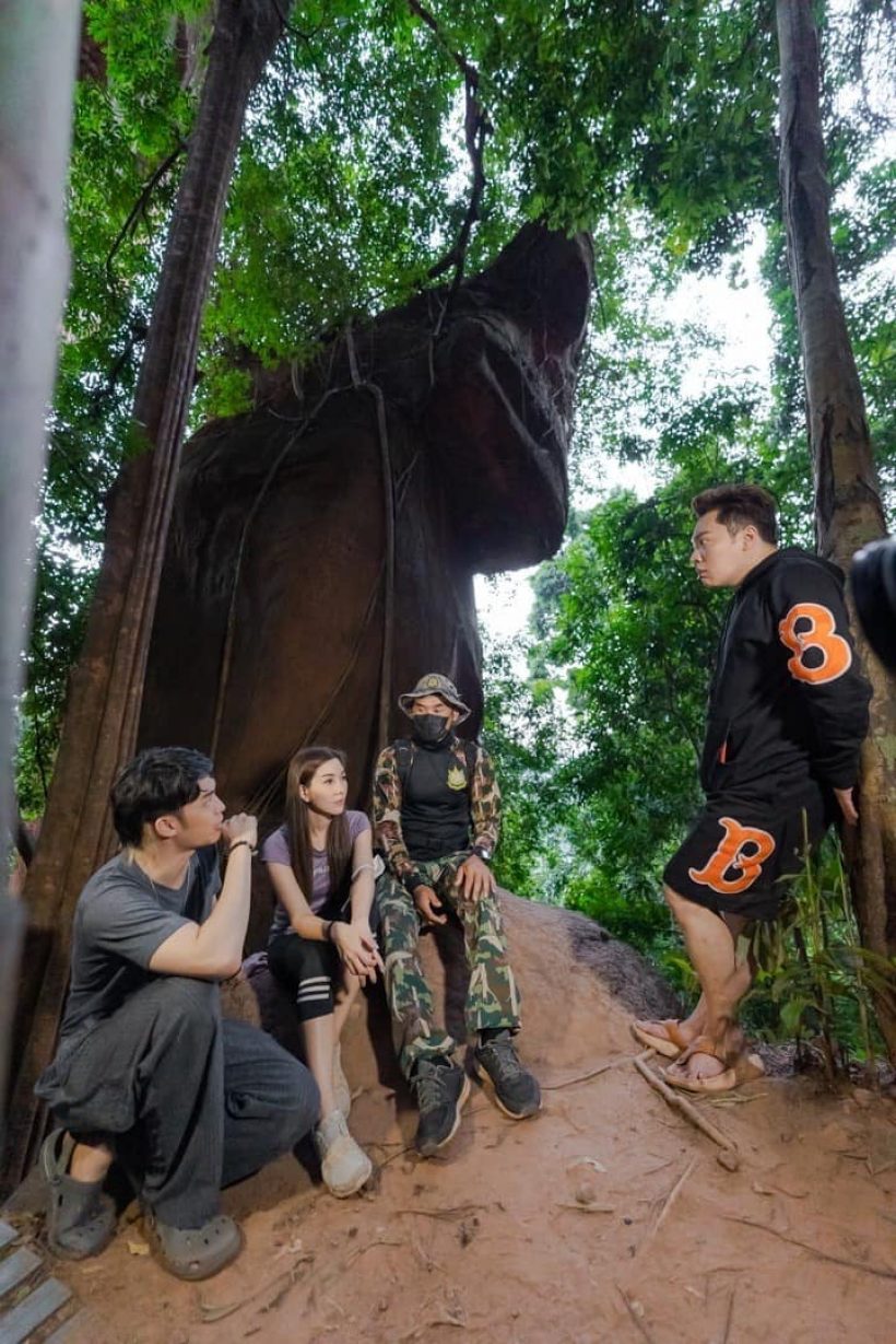 มดดำ คชาภา นำทีมไหว้ถ้ำนาคี ภาพนี้ทำขนลุกอะไรติดอยู่ที่ขา