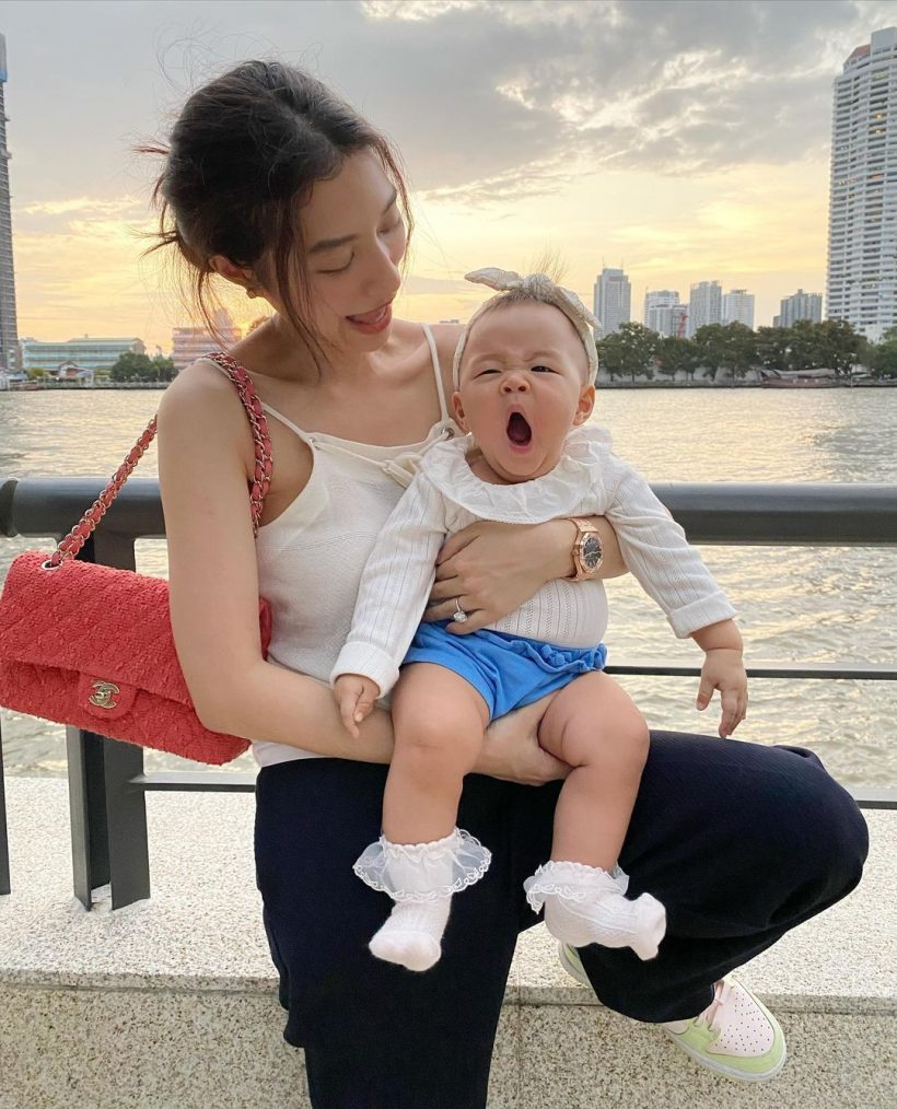 เปิดลุคเลี้ยงลูก มิว นิษฐา ชิลมากแม่แต่บางสิ่งพาสะดุดตาเต็มๆ