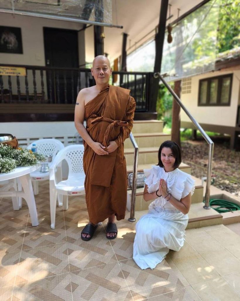  เปิดภาพแรกพระเป๊กรับบิณฑบาต หลังบวชเรียบง่ายครั้งที่5