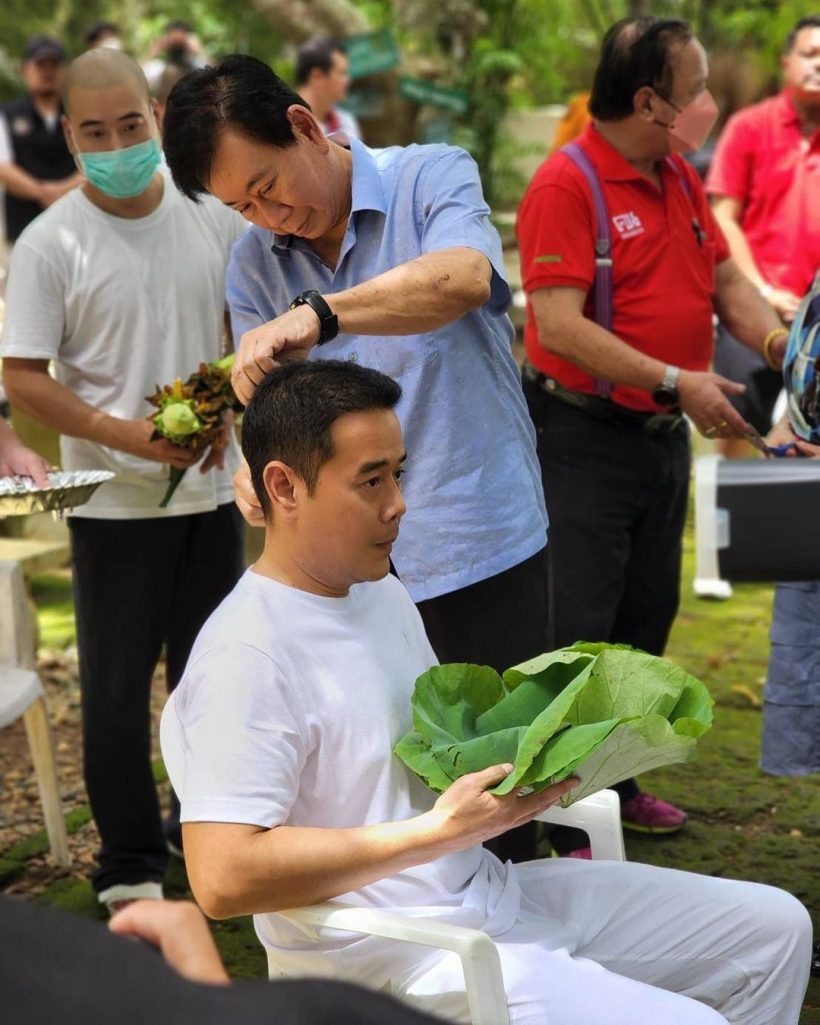  เปิดภาพแรกพระเป๊กรับบิณฑบาต หลังบวชเรียบง่ายครั้งที่5