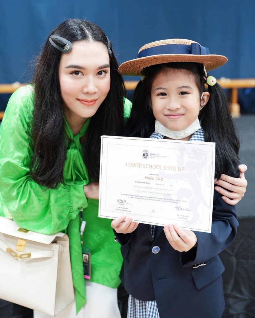   พ่อหนุ่มแม่เมย์ภูมิใจน้องมายูคว้ารางวัลของชั้นเรียน ชื่นชมลูกกล้าเปลี่ยนตัวเอง