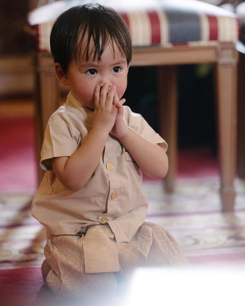 ศรีริต้างามเฉิดฉายในชุดไทย ยกครอบครัวทำบุญวันเกิดสุดอบอุ่น