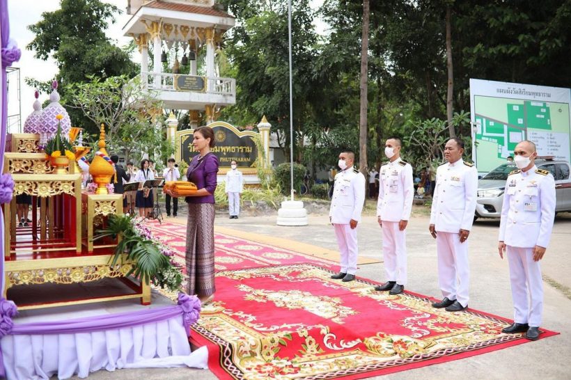  อดีตนางเอกดังสวมชุดไทยสวยสะพรั่งวัยเลข5 ร่วมบุญทอดกฐินชื่นมื่น