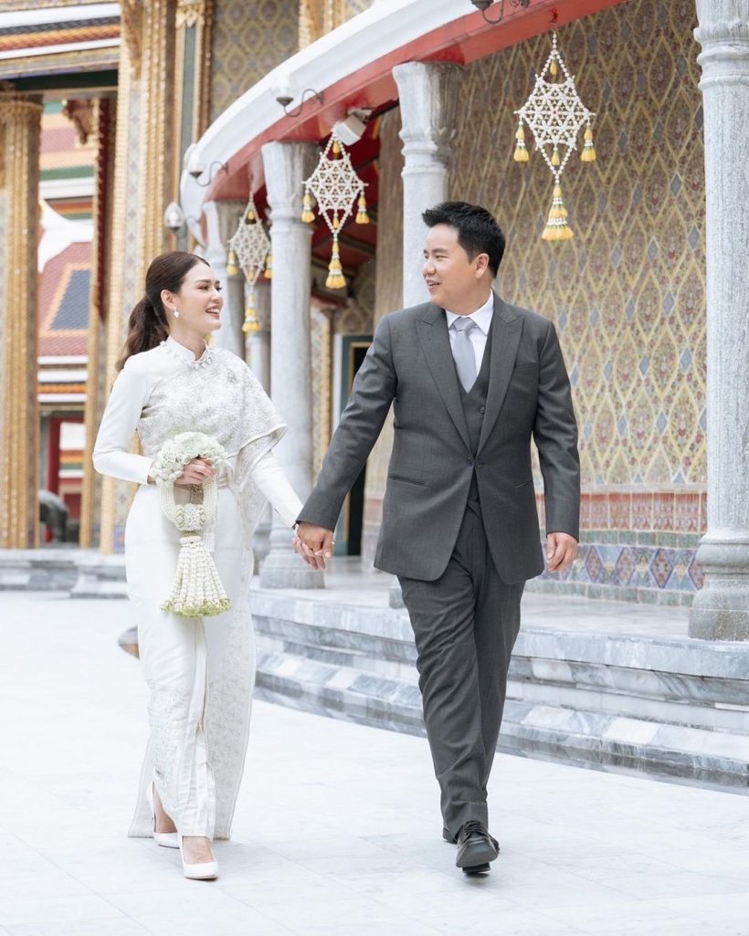  เปิดราคาชุดไทยศิวาลัยที่นางเอกจักรๆวงศ์ๆ ใส่คู่สามีเข้ารับน้ำพระพุทธมนต์