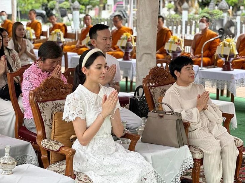 สายบุญตัวจริง! นางเอกดังเดินหน้าทำบุญรัว ถวายปัจจัย 1.5 ล้าน เห็นเเล้วอึ้ง