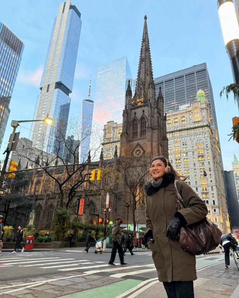 นางเอกไทยยิ้มไม่หุบโดนเซอร์ไพรส์ขึ้นรูปสวยกลาง Time Square