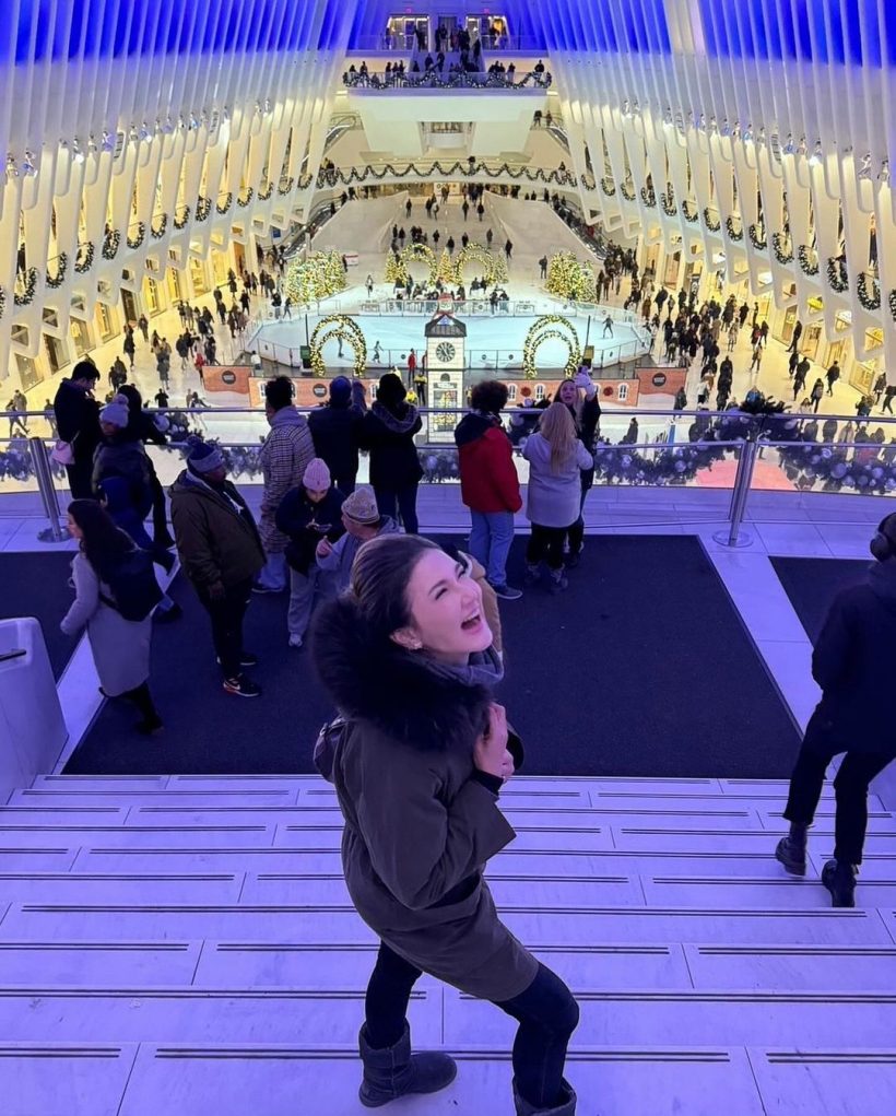 นางเอกไทยยิ้มไม่หุบโดนเซอร์ไพรส์ขึ้นรูปสวยกลาง Time Square