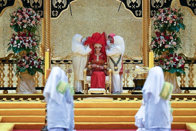 เปิดภาพไฮโซสาวไทย ร่วมพิธีเสกสมรสเจ้าชายบรูไน ในฐานะญาติฝ่ายเจ้าสาว