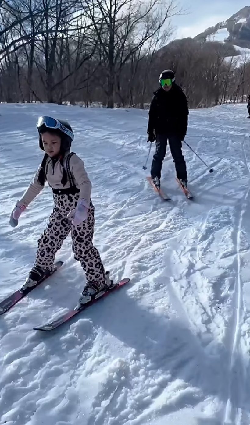 โอ้โห! อึ้งลีลาเล่นสกีครั้งแรก น้องปาลิน ทำคนเป็นแม่ดีใจสุดๆ