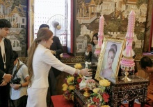 ซาบซึ้งในพระกรุณาธิคุณ!!!พีช สุพิชญา เป็นผู้แทนพระองค์ถวายเทียนพรรษา