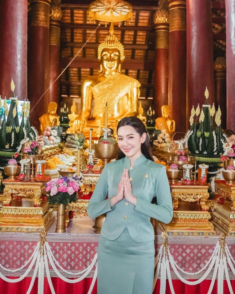 รวม 2 ลุค เบลล่า ร่วมงานบุญ ผิวพรรณผุดผ่องดุจนางฟ้านางสวรรค์