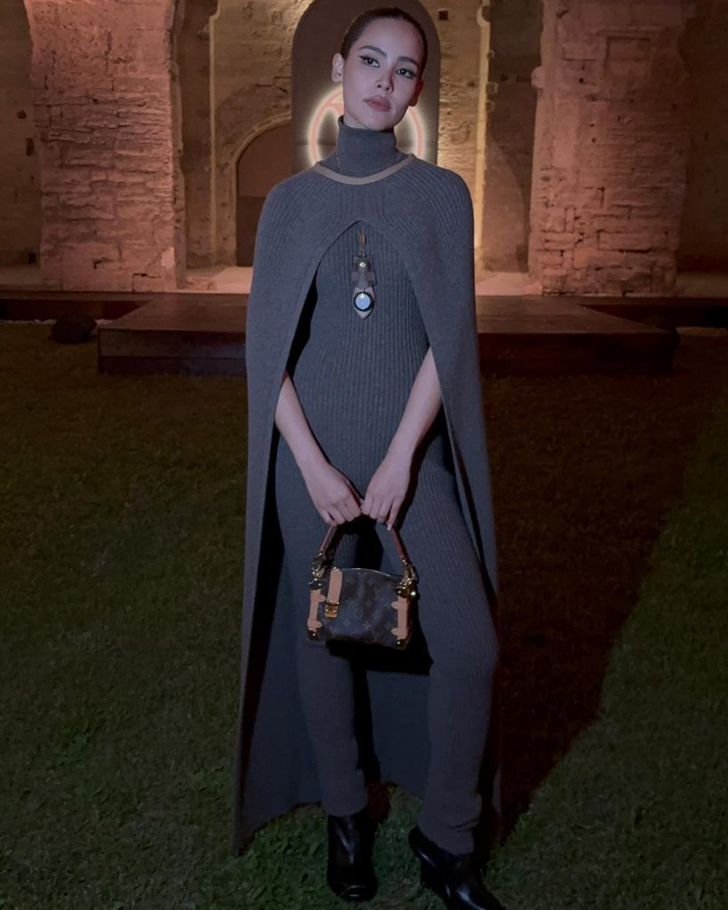 เกินต้าน! ส่องความปังญาญ่า ในชุด Louis Vuitton Cruise 2026 ที่ฝรั่งเศส