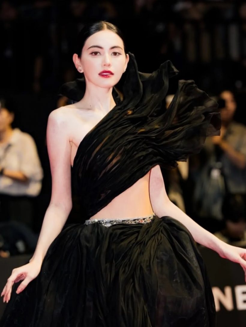 สวยตะลึง นางเอกดัง ตัวแทนสาวไทย บนพรมแดง BIFF ครั้งที่30
