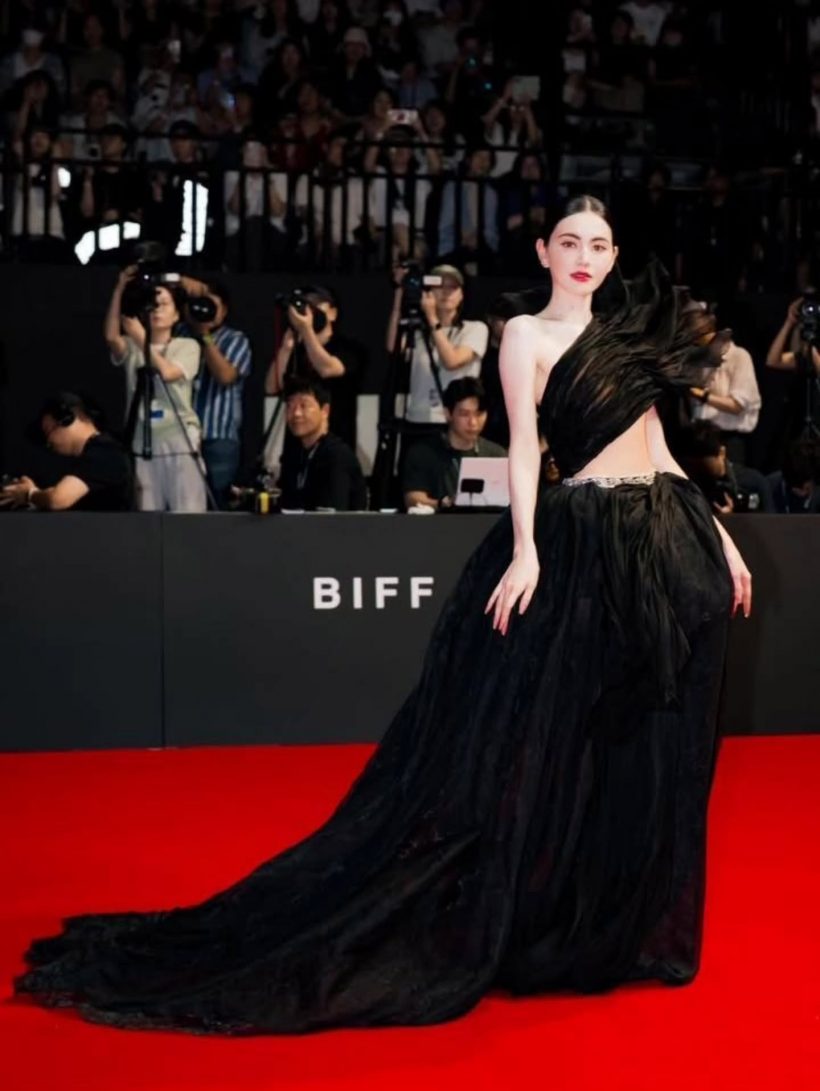 สวยตะลึง นางเอกดัง ตัวแทนสาวไทย บนพรมแดง BIFF ครั้งที่30