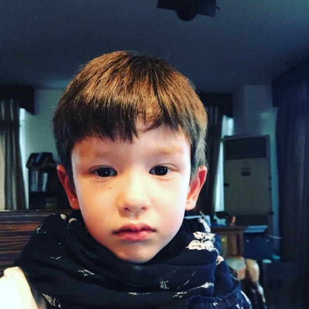 แอบส่อง ‘น้องวิน’ ลูกชาย ‘วิลลี่-เยลหลี’ โตเป็นหนุ่มแล้ว หล่อเหมือนพ่อน่ารักเหมือนแม่เลย!