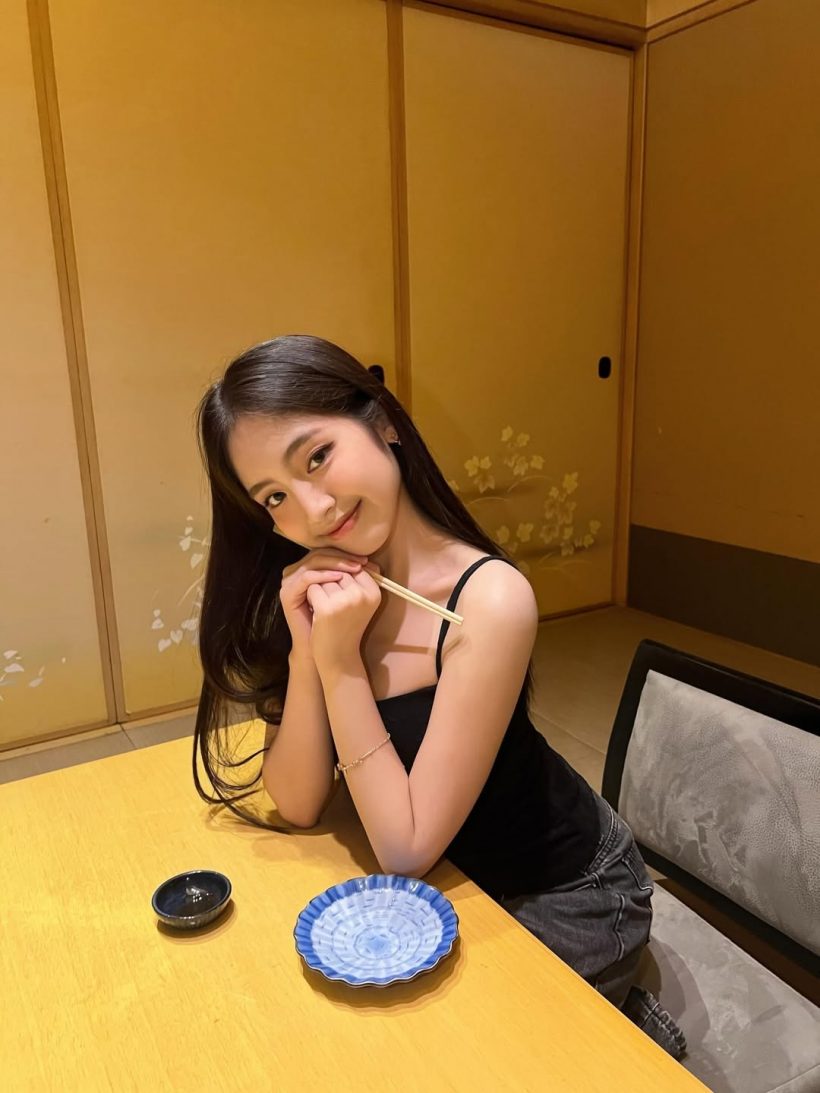 เปิดภาพล่าสุด คำเเก้ว ตอนเด็ก โตเป็นสาวสวยสะพรั่งเเล้ว