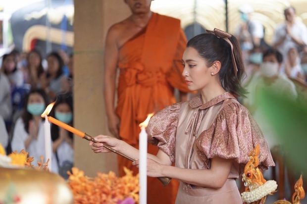 สวยสง่า เบลล่า ถือฤกษ์ดีเป็นเจ้าภาพงานกฐิน สวยปังในชุดผ้าไทย