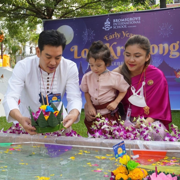 ภาพสุดอบอุ่น ชาคริต-แอน แต่งชุดไทย ร่วมงานลอยกระทงกับ น้องโพธิ์