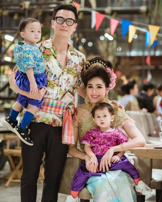 แม่ชม เลี้ยงลูกแบบติดดิน เผยโมเมนต์พาน้องสายฟ้า-พายุ เก็บไข่ในเล้า