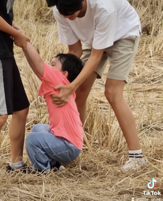 โมเมนต์น่ารัก คุณ-จุน ดูแลน้องสายฟ้าพายุไม่ห่าง ชื่นชมหน่อย-เคน สอนลูกดีมาก  